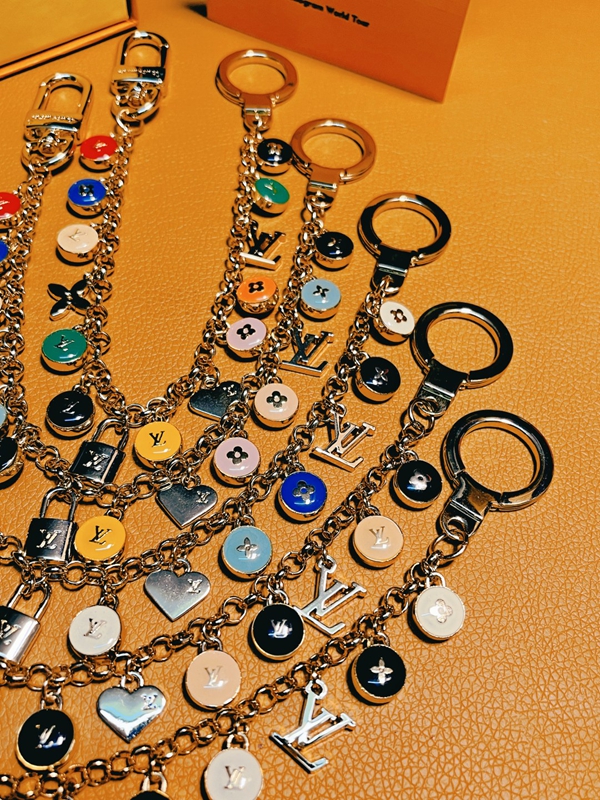 ブランドキーホルダー着用イメージ